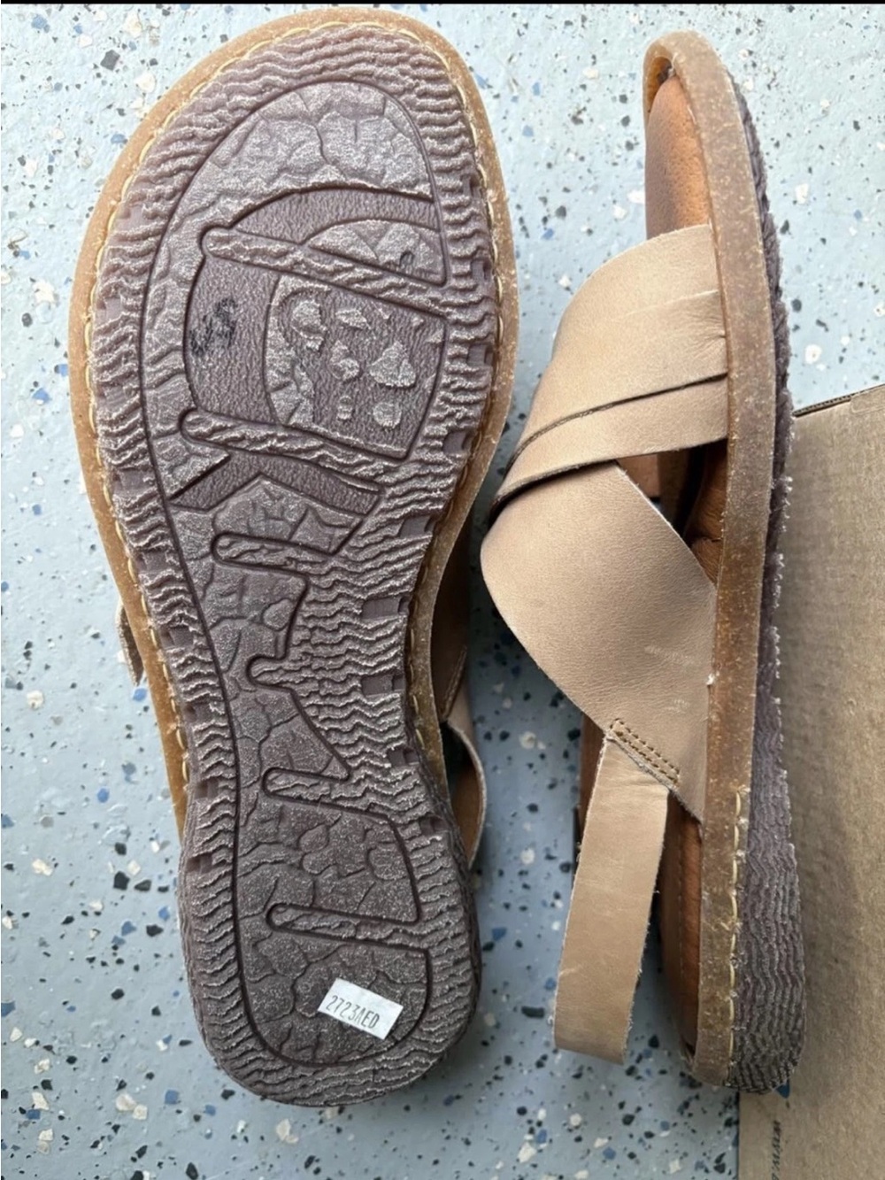 RARE women’s Born Basics light brown leather flat ankle strap sandals 8 / 39 - Picture 5 of 7